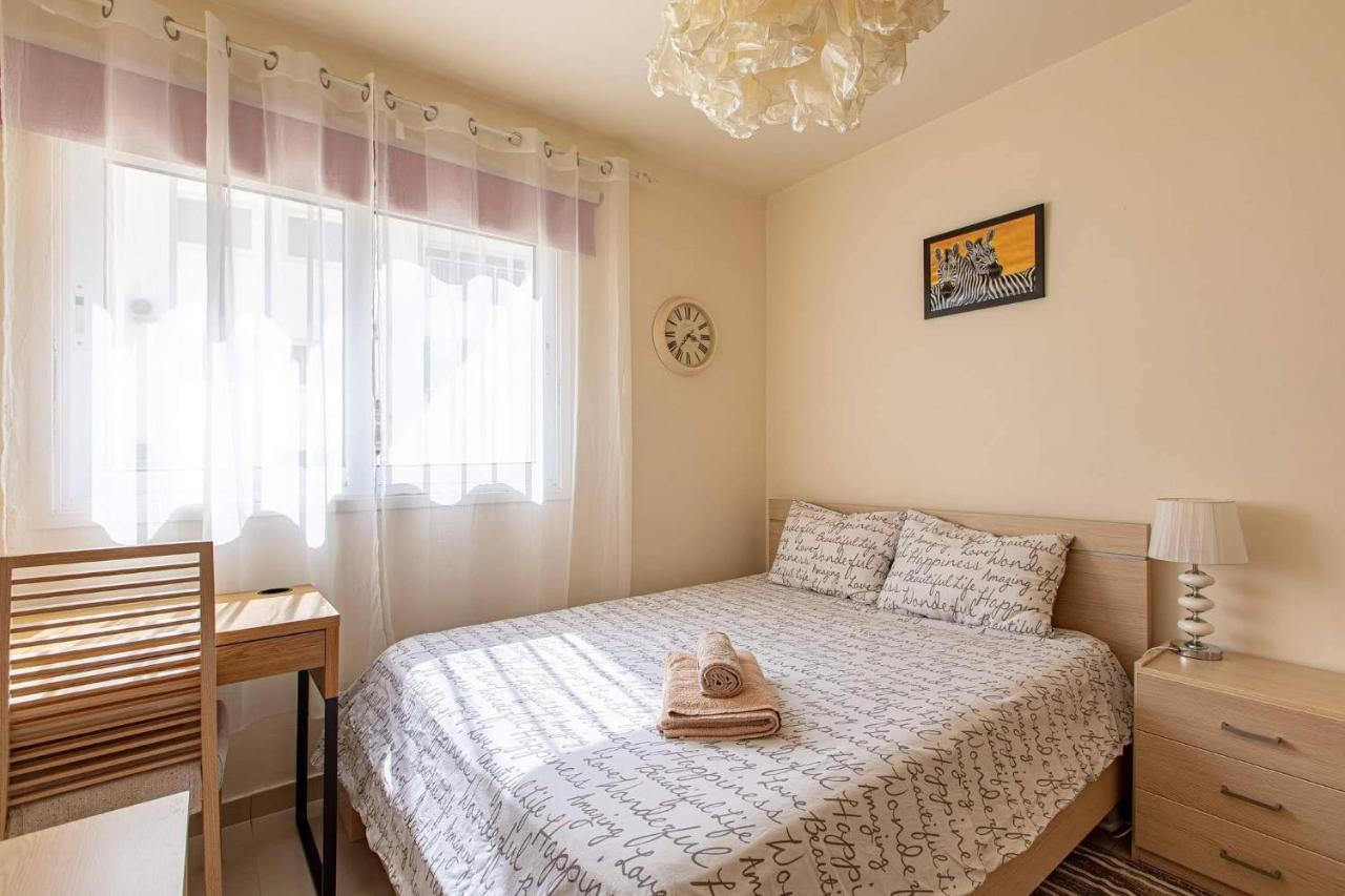 Lovely Bedroom In Shared Apartment Oroklini מראה חיצוני תמונה