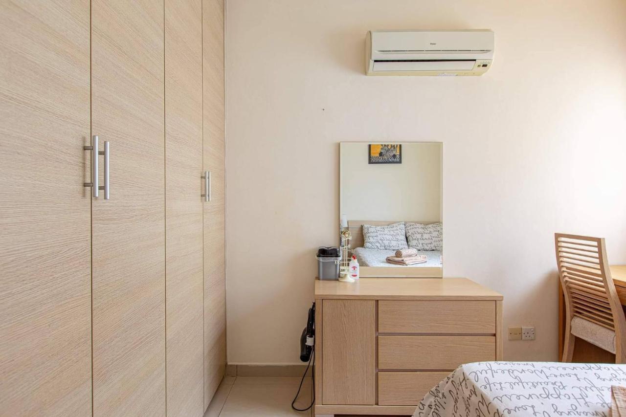 Lovely Bedroom In Shared Apartment Oroklini מראה חיצוני תמונה