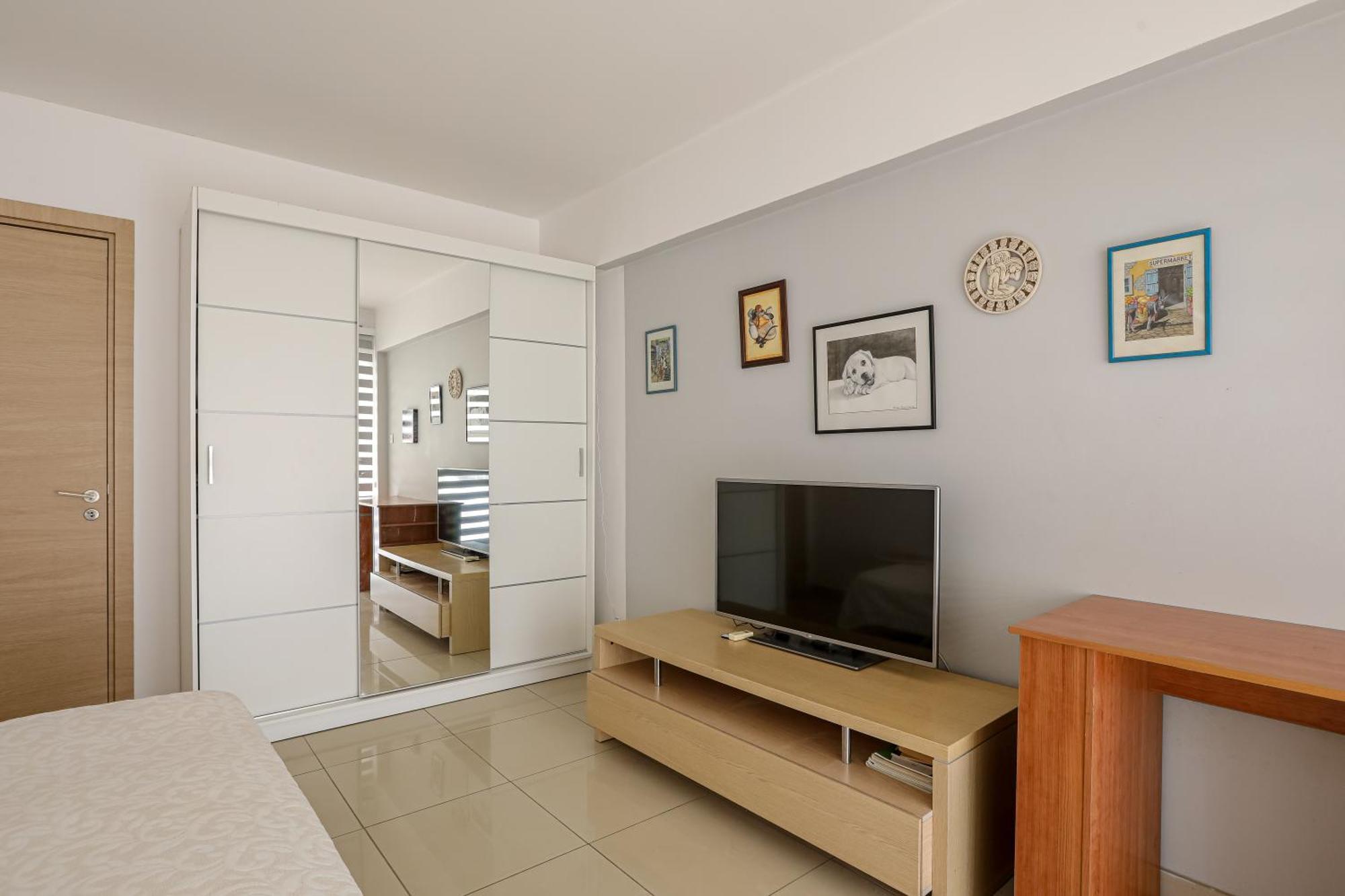 Lovely Bedroom In Shared Apartment Oroklini מראה חיצוני תמונה