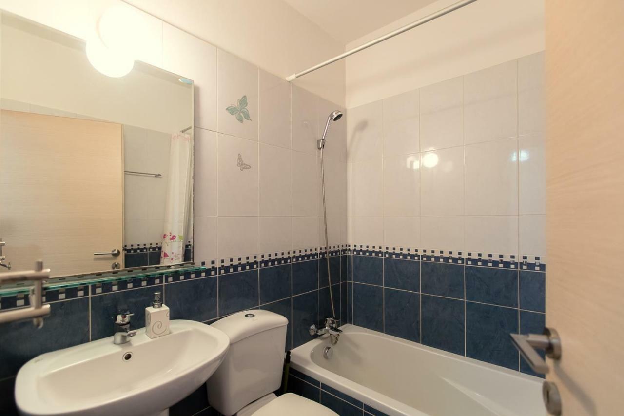 Lovely Bedroom In Shared Apartment Oroklini מראה חיצוני תמונה
