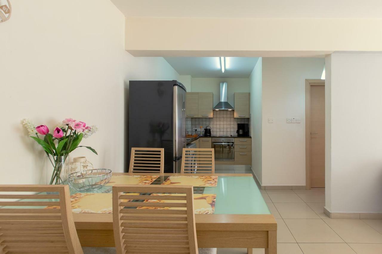 Lovely Bedroom In Shared Apartment Oroklini מראה חיצוני תמונה